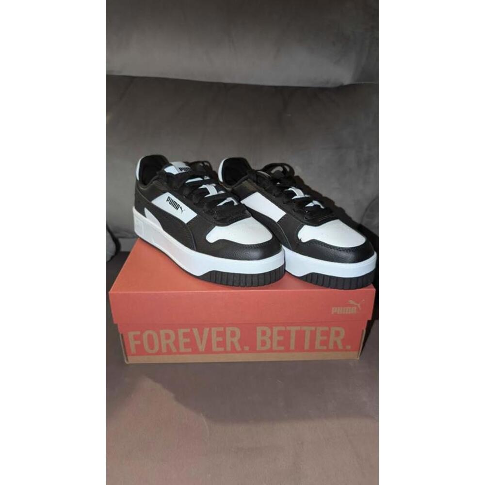 Women's pumas size 6 Or 7.5 new in box
